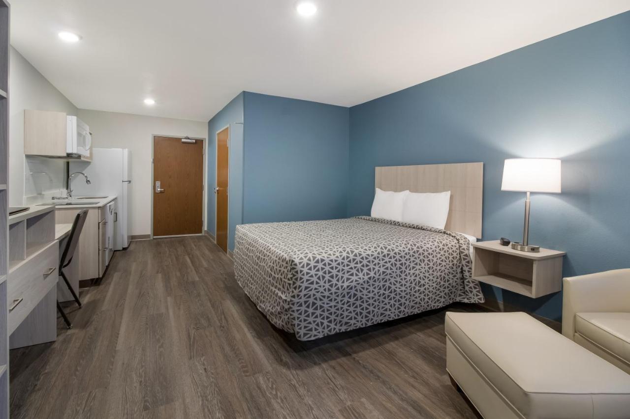Woodspring Suites Detroit Стерлінґ-Гайтс Екстер'єр фото